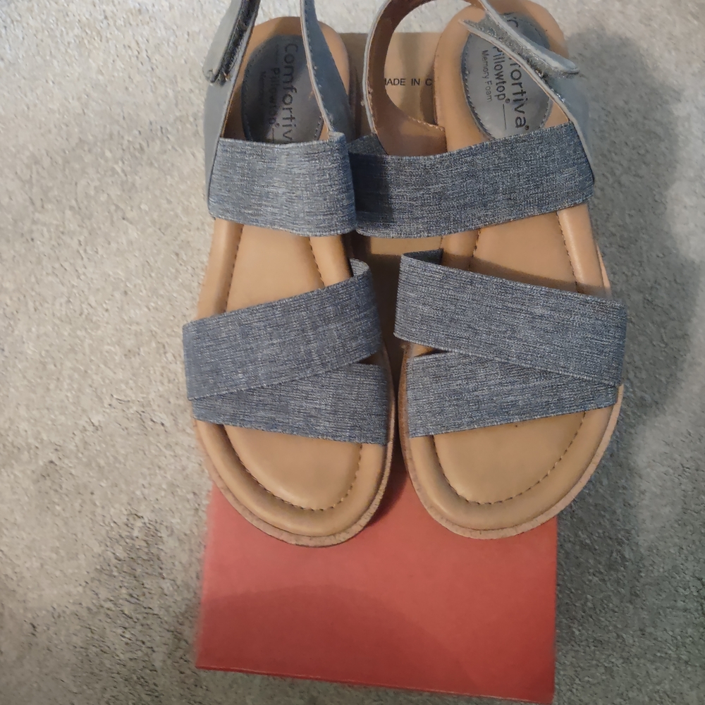 Comfortiva Memory Foam Denim Blue Strappy Sandals. 7.5M Like New